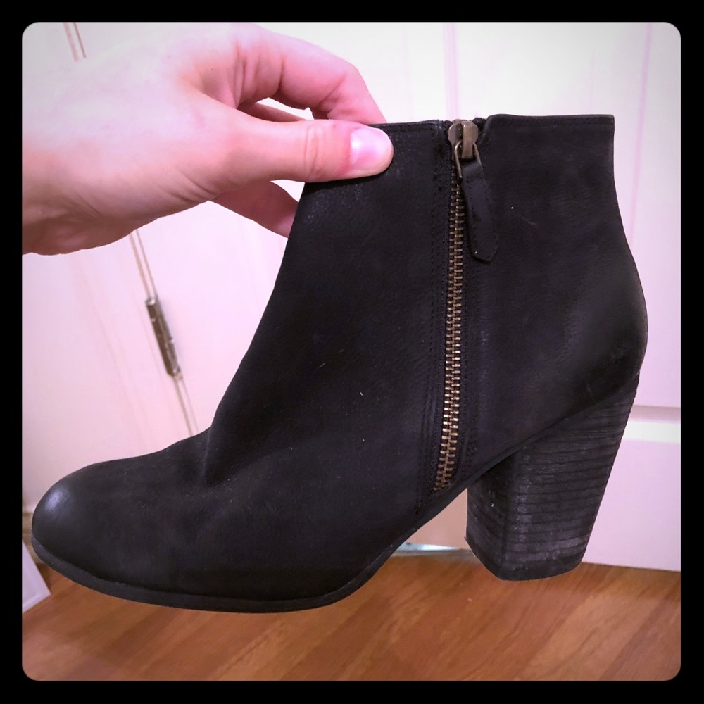 Aldo heeled booties size 8